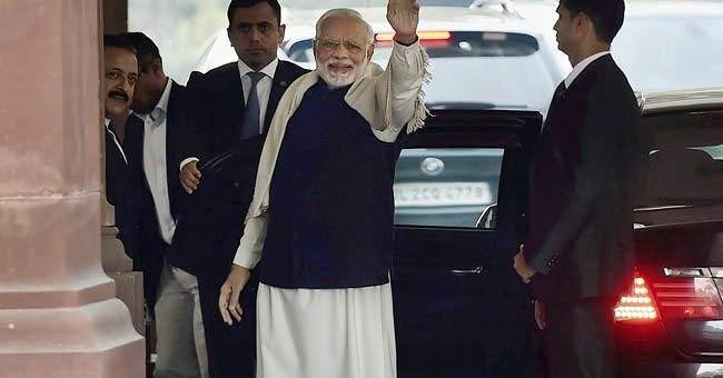 असंतोषावर मोदींनी घातले धार्मिक विद्वेषाचं पांघरूण!