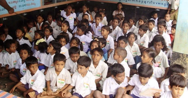शिक्षणाचा हक्क? गरीबांना? कशाला पाहिजेत हे लाड?