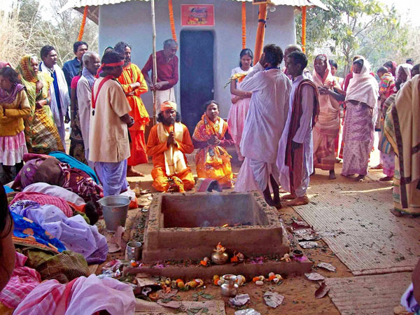 जानेवारी २०१५ - तामिळनाडूमधील घर वाप्सी: 9 ख्रिश्चनांनी हिंदू धर्म स्वीकारला